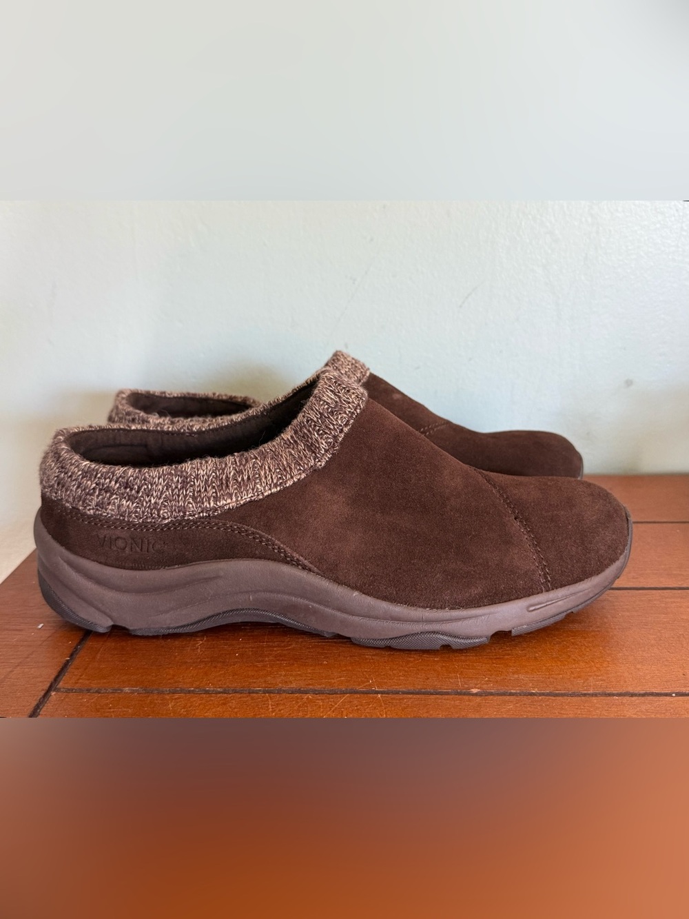 Vionic Women’s Arbor 1st Ray Technology Brown Suede Casual Clog Size 9